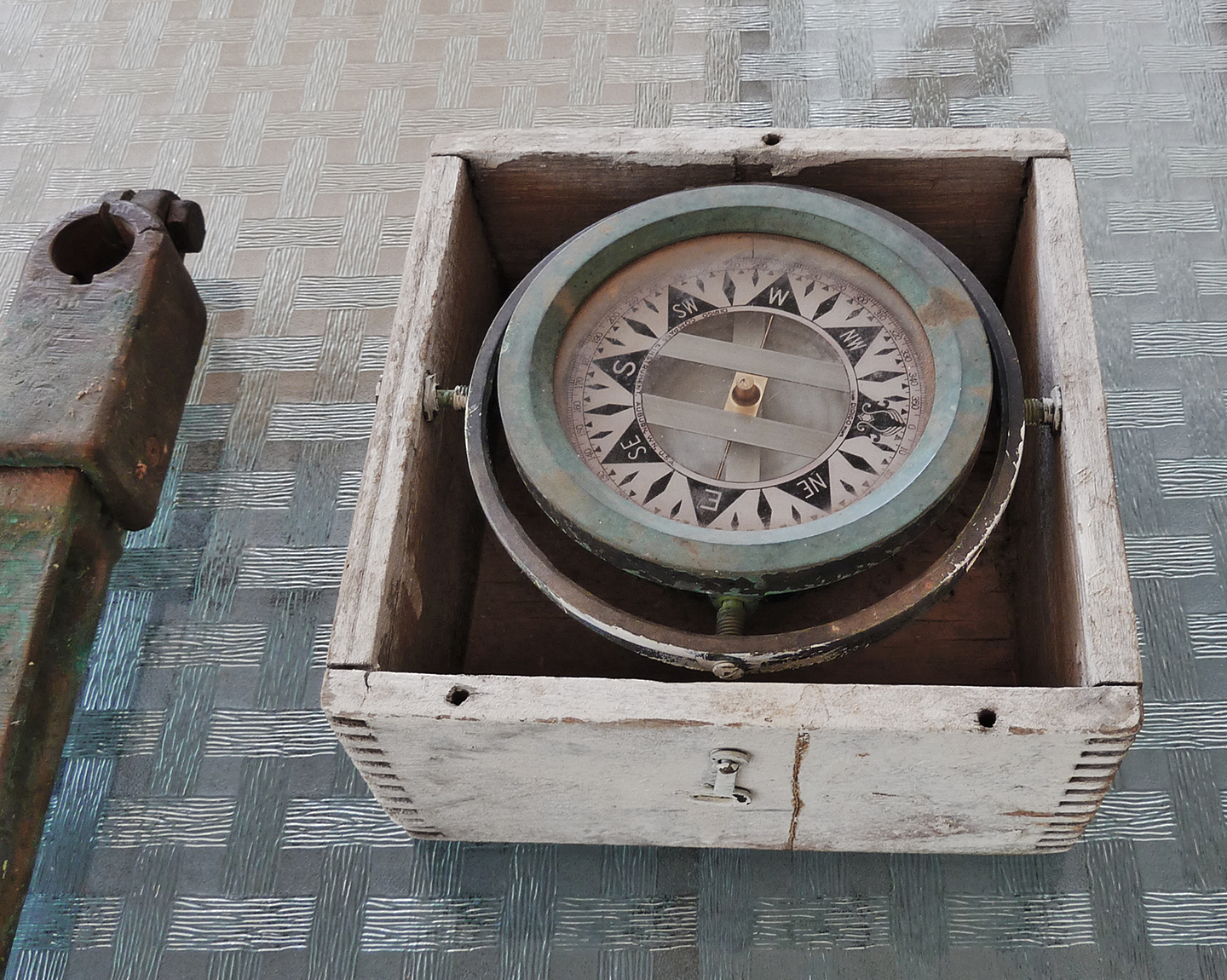 BOXED COMPASS