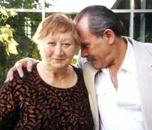 Kalisa
                                                          and Thom
                                                          Steinbeck
                                                          1998